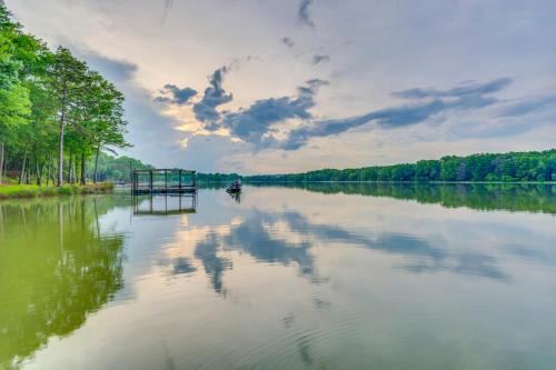 Lakefront Arkansas Abode - Deck, Grill and Fire Pit