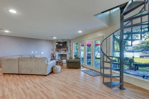 Lakefront Montgomery Home with Porch and Dock! in Montgomery, USA