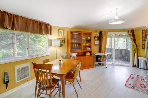 Quaint Banner Elk Vacation Rental with Private Porch in Banner Elk, USA