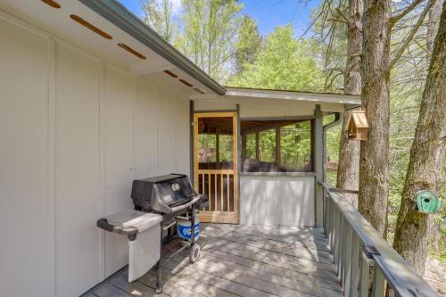 Cozy Banner Elk Vacation Rental with Private Porch