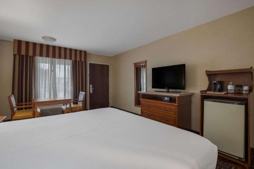 Best Western Norwalk Inn - image 14