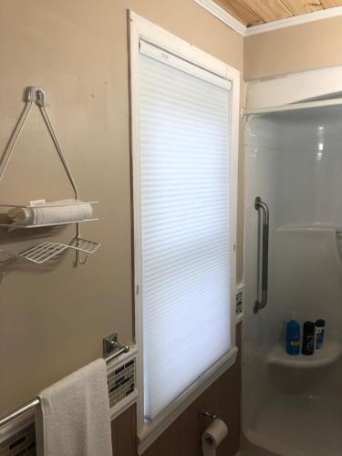 Entire detached 3-bedrooms cute home in Cornwall area