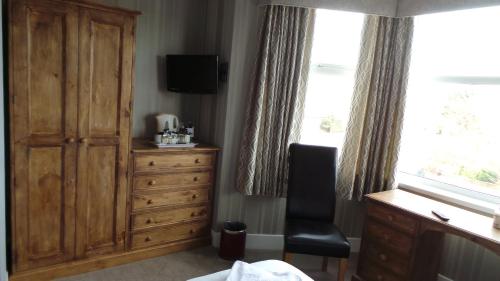 Family Room with Sea View (2 Adults + 2 Children) image 3