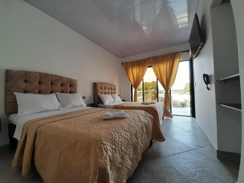 2 twin beds