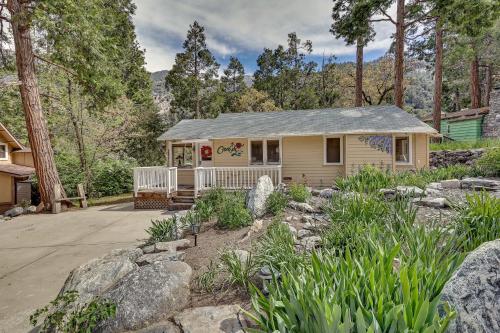 Cozy Forest Falls Rental Cabin Near Hiking Trails! in Calimesa (CA)