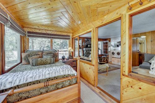 Cozy Forest Falls Rental Cabin Near Hiking Trails! in Calimesa (CA)