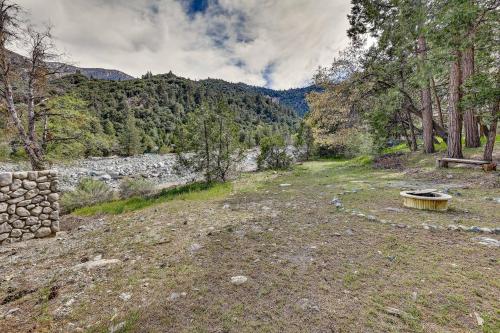 Cozy Forest Falls Rental Cabin Near Hiking Trails! in Calimesa (CA)