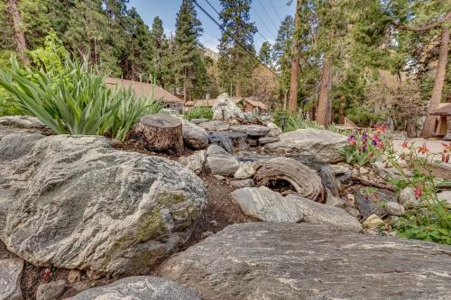 Cozy Forest Falls Rental Cabin Near Hiking Trails! in Calimesa (CA)