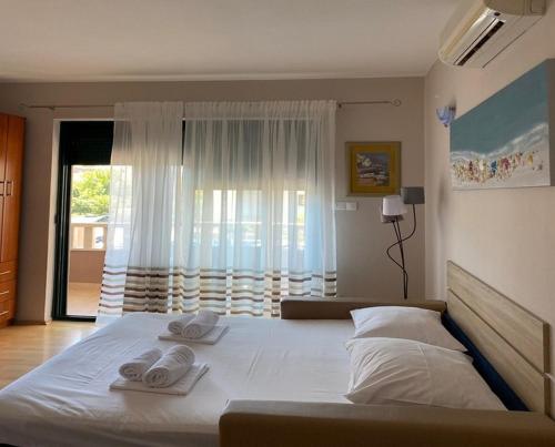 One-Bedroom Apartment with Balcony and Sea View image 10