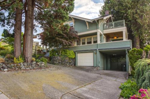 Serene Tacoma Home with Furnished Deck and Views!