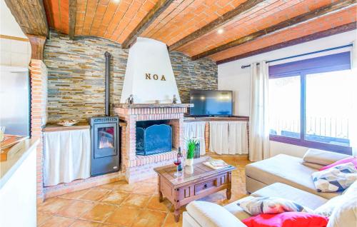 Amazing home in El Gastor w/ Outdoor swimming pool Outdoor swimming pool and 3 Bedrooms - image 14