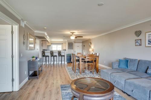 Waterfront Lake Havasu Condo with BBQ and Pool Access! - image 11