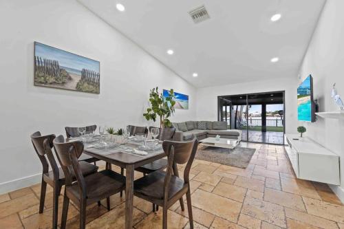 Lakefront Retreat Villa Water View Fishing Casino in Fort Lauderdale, USA