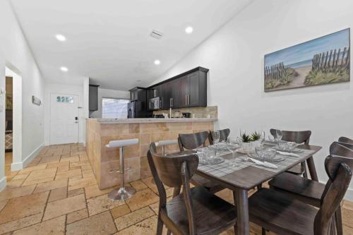 Lakefront Retreat Villa Water View Fishing Casino in Fort Lauderdale, USA