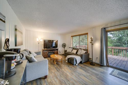 Cozy Worley Cabin w/ Lake Access + Gas Grill!