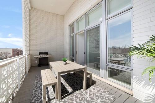 4-Bedroom Penthouse w/ 2 Large Balconies & Rooftop