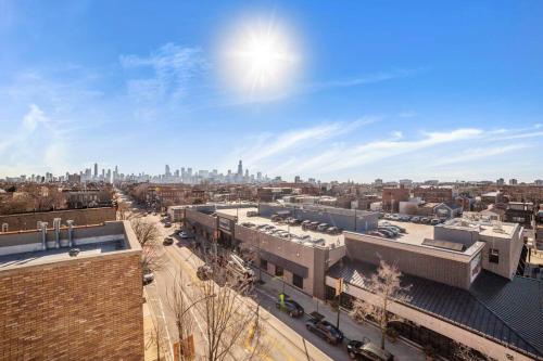 4-Bedroom Penthouse w/ 2 Large Balconies & Rooftop