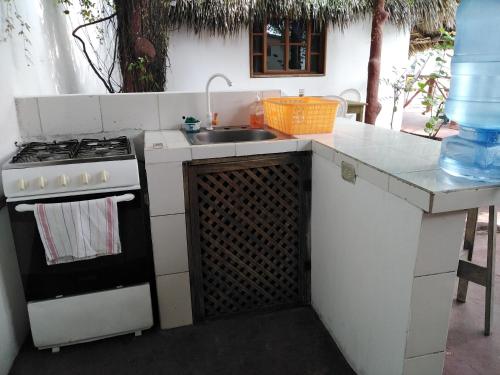 Kitchen, Bungalows Familiares in Monterrico