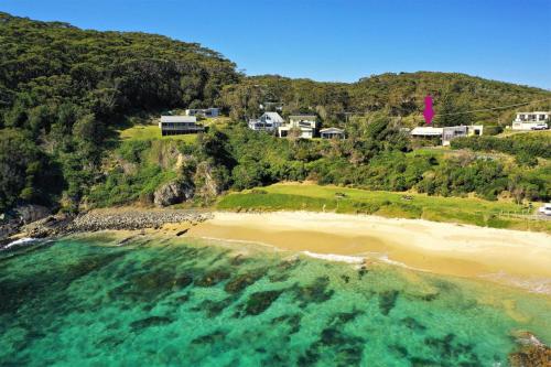Far Shore in Seal Rocks