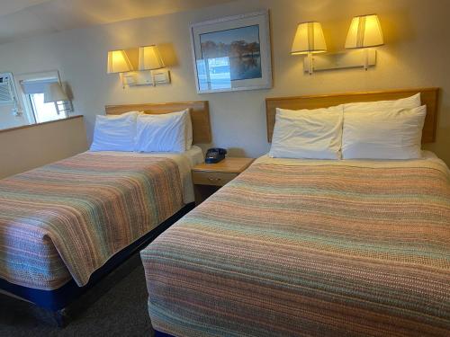 2 double beds, 2 twin beds