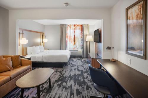 1 king bed, 1 sofa bed