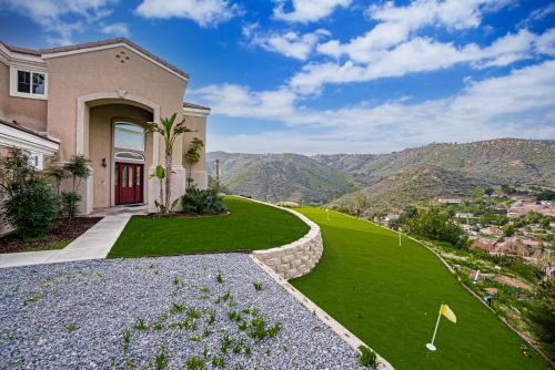 Private Mountain Top Estate-Lux retreat W Pool-Spa in El Cajon, USA