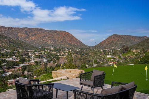 Private Mountain Top Estate-Lux retreat W Pool-Spa in El Cajon, USA