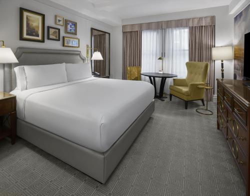 Classic King Room - High Floor image 6