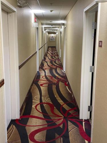 惠特尼套房酒店 (Whitney Inn & Suites) in 哈姆登