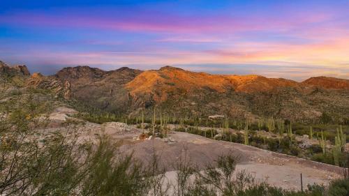 STUNNING Views of Ventana Canyon Mountains AND City Lights! - image 3