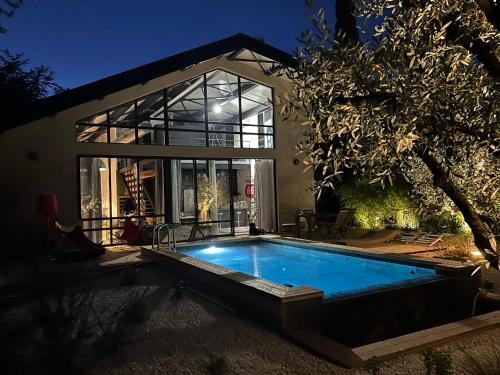 LOCATION VILLA MEUBLÉE NIMES