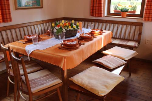 Food and beverages, Orange House in Kladenske Rovne