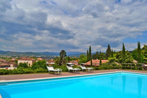 Villa Faccioli Deodara With Shared Pool