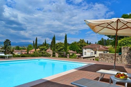 Villa Faccioli Deodara With Shared Pool