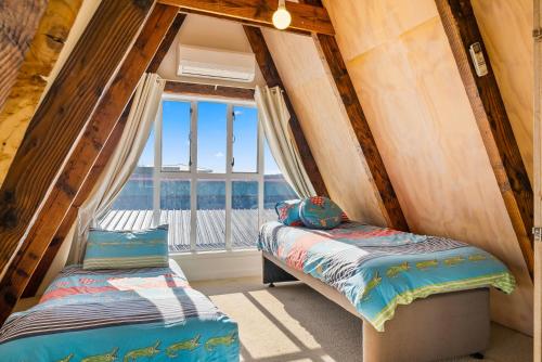 Alpha - Otaki Beach Holiday Home