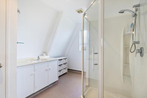 Alpha - Otaki Beach Holiday Home