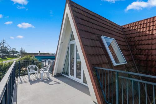 Alpha - Otaki Beach Holiday Home