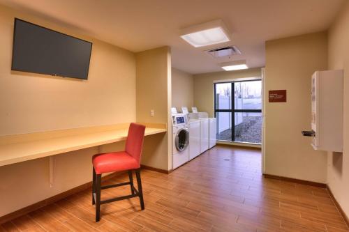 TownePlace Suites by Marriott Dickinson - image 7