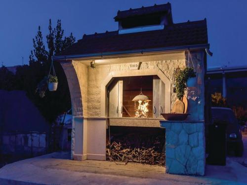 Létesítmények, Apartment with swimming pool and 2 rooms in Dubrava kod Sibenika