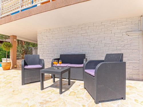 A szálláshely kívülről, Apartment with swimming pool and 2 rooms in Dubrava kod Sibenika