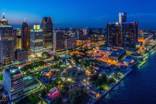 Detroit Marriott at the Renaissance Center - image 12