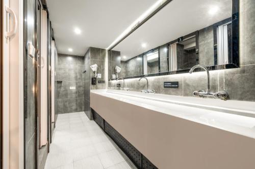 Łazienka, Riverside International Youth Hostel阅江老院青年旅舍 in Chongqing