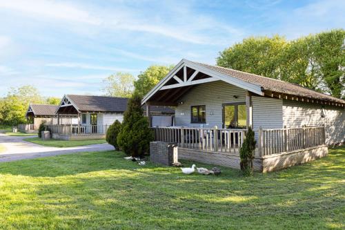 Kingfisher Lodge, Redlake Farm, Nr Glastonbury - Chalet - Somerton