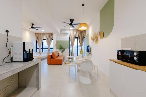 The Little Black n White House w Bath Tub 浴缸MRT near Hong Bee Bak Kut Teh Restaurant