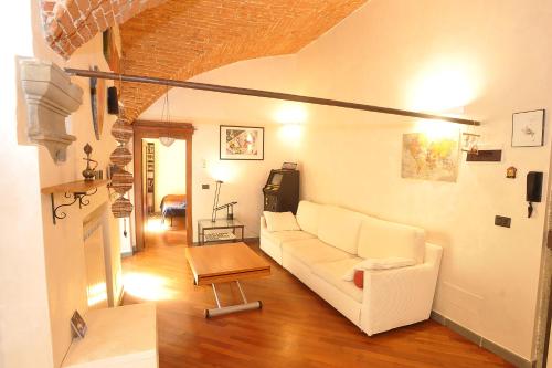 One-Bedroom Apartment image 3