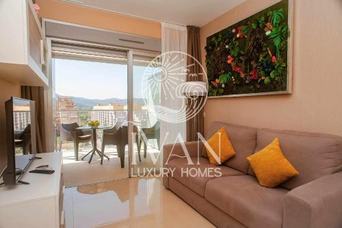 Casa TaniaIván Luxury Homes 5ª Suroeste 1ª Linea