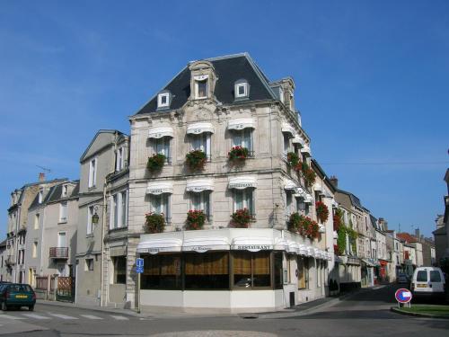 Hôtel Restaurant Des Remparts hotel Jonchery