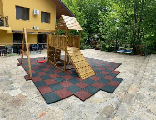 Balkan Hotel - image 2