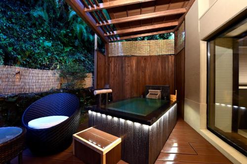 Japanese-Style Superior Twin Room with Open-Air Hot Spring Bath【Yama-no-Terrace 】