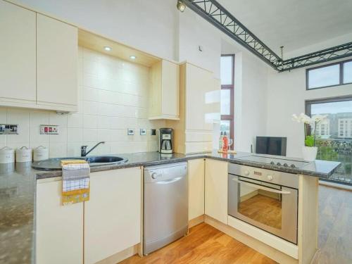 Baltic Dockside Apartment, Free Parking, Liverpool (photo 4)